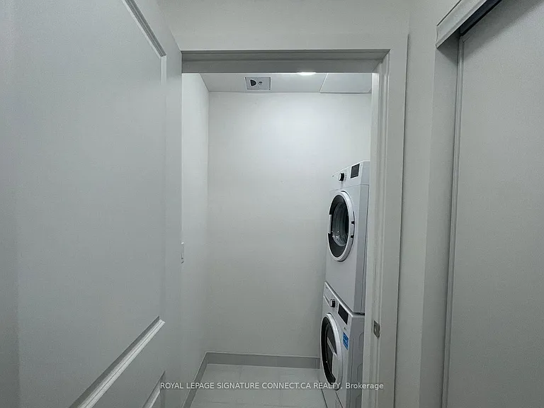 206 King St W #1303 — Photo 7