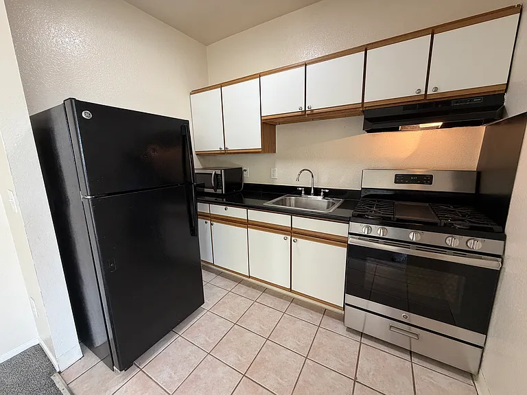 19th Street Apartments — Photo 4