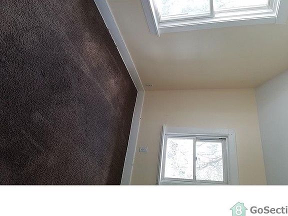5th image of 367 Yarwood St #2