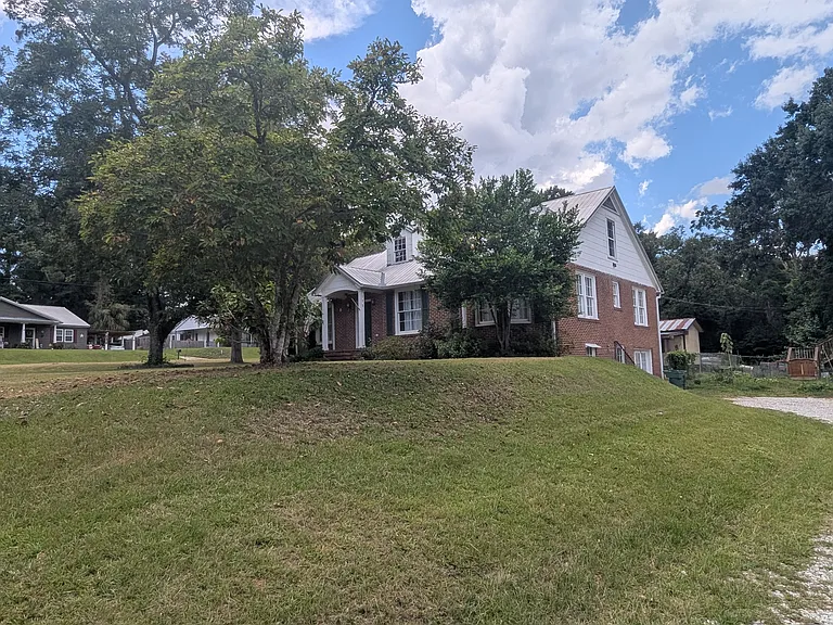 178 Edgewood Dr — Photo 3