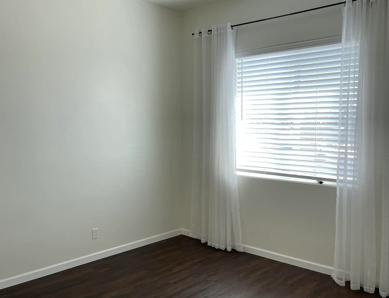 3 bed, 2.5 bath, 1468 sqft, $1,990 — Photo 4
