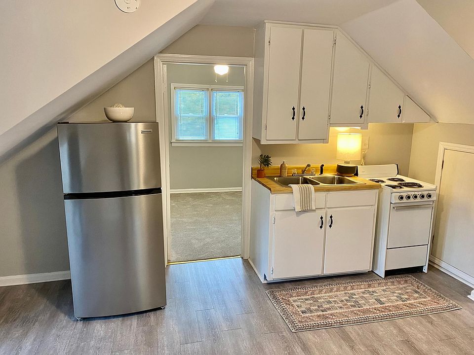 1st image of 302 N Nash St #B