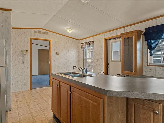 4th image of 34-1 Langdon Ave