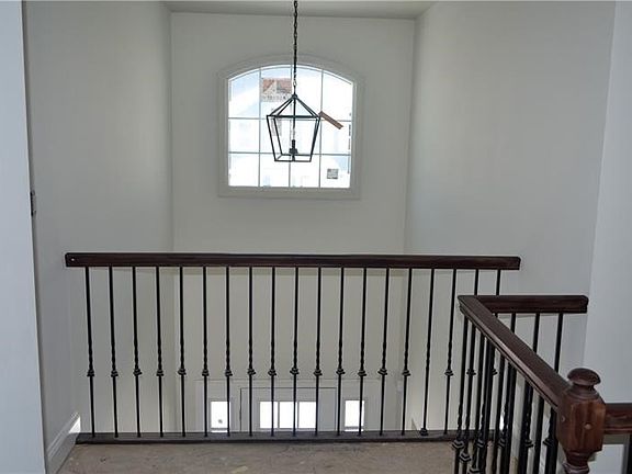 3rd image of 404 Haymaker Ct