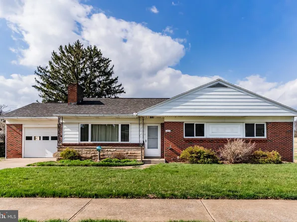 213 Sunset Dr, New Cumberland, PA 17070