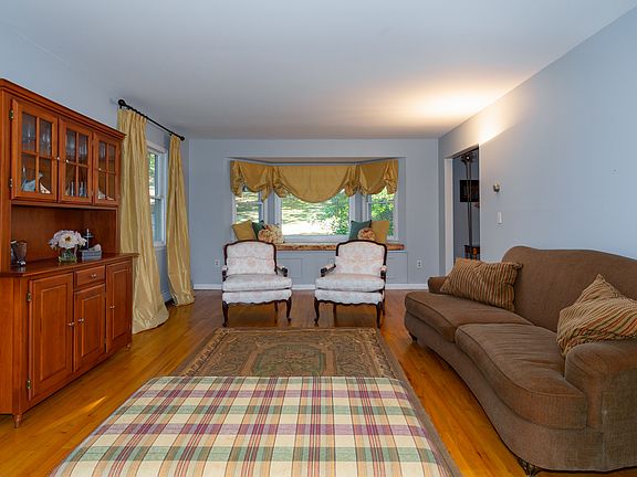 4th image of 14 Londonderry Ln