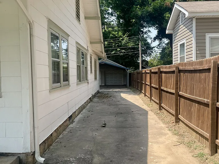 720 S Hickory St — Photo 10