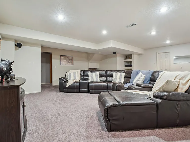 5751 S Truckee St — Photo 23