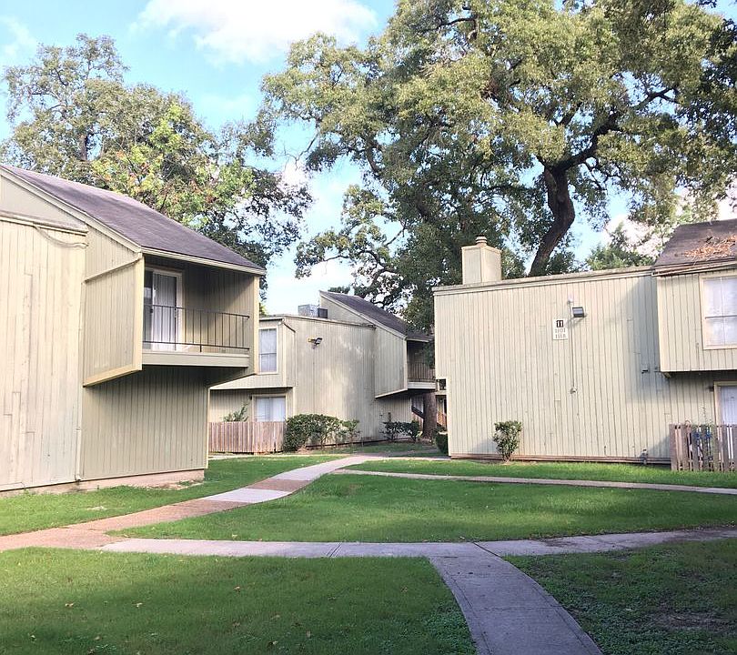2nd image of 5625 Antoine Dr APT 1108
