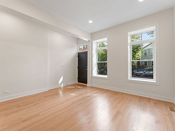 5th image of 1954 N Sheffield Ave #1