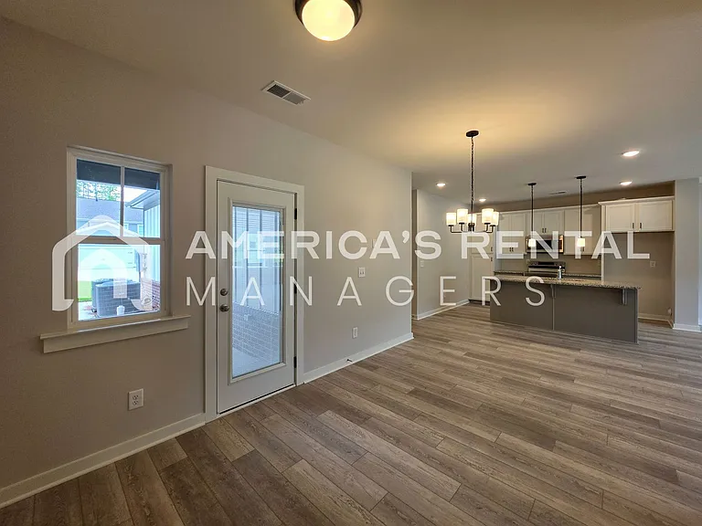 1019 Grand River Blvd W — Photo 24