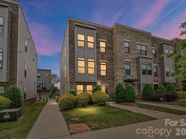 653 Uwharrie River Rd, Charlotte, NC 28211
