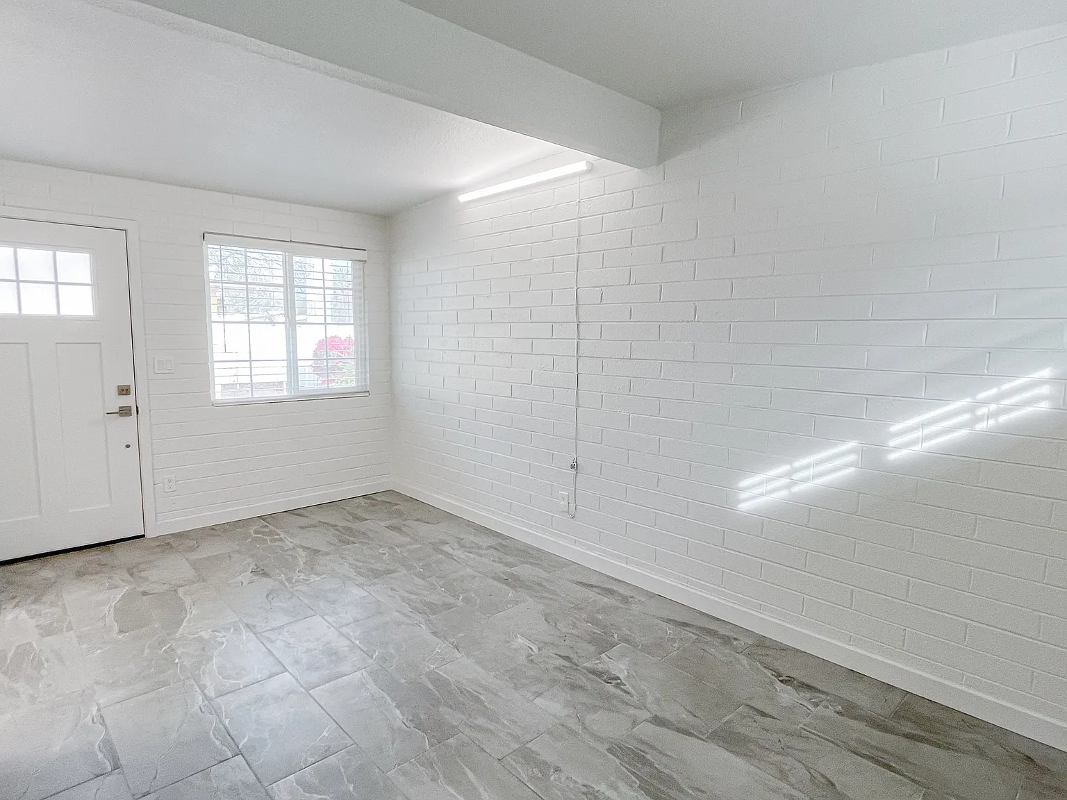 1219 S Farmer Ave — Photo 4