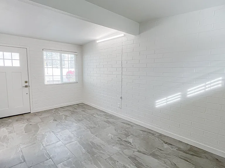 1219 S Farmer Ave — Photo 4