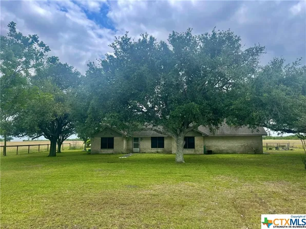 1470 Kemper City Rd W, Victoria, TX 77905