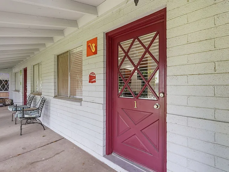 1 bed 1 bath with storage unit — Photo 6