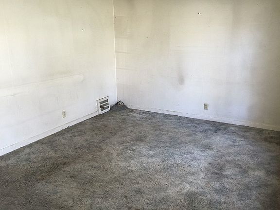 4th image of 7408 Park Ave