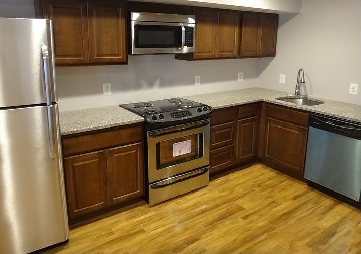 2nd image of 1121 Columbia Rd NW