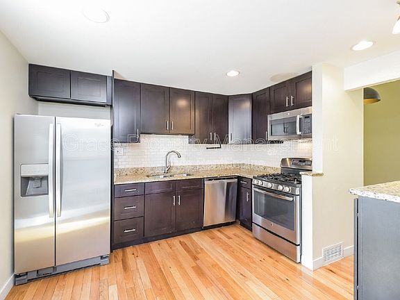 3rd image of 4608 Greenbriar Ct