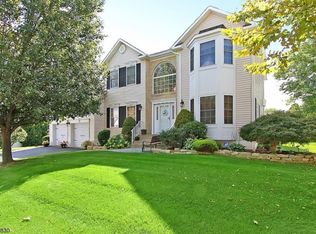 5 Decicco Dr, Raritan, NJ 08869