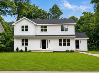 15 Mount Auburn St, Hopkinton, MA 01748