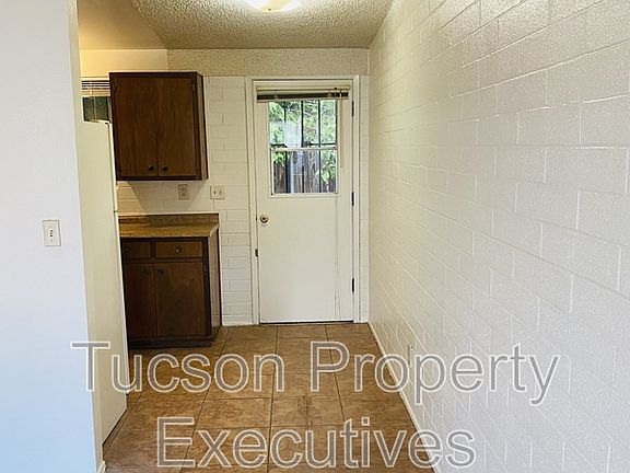 4th image of 4225 E Lee St