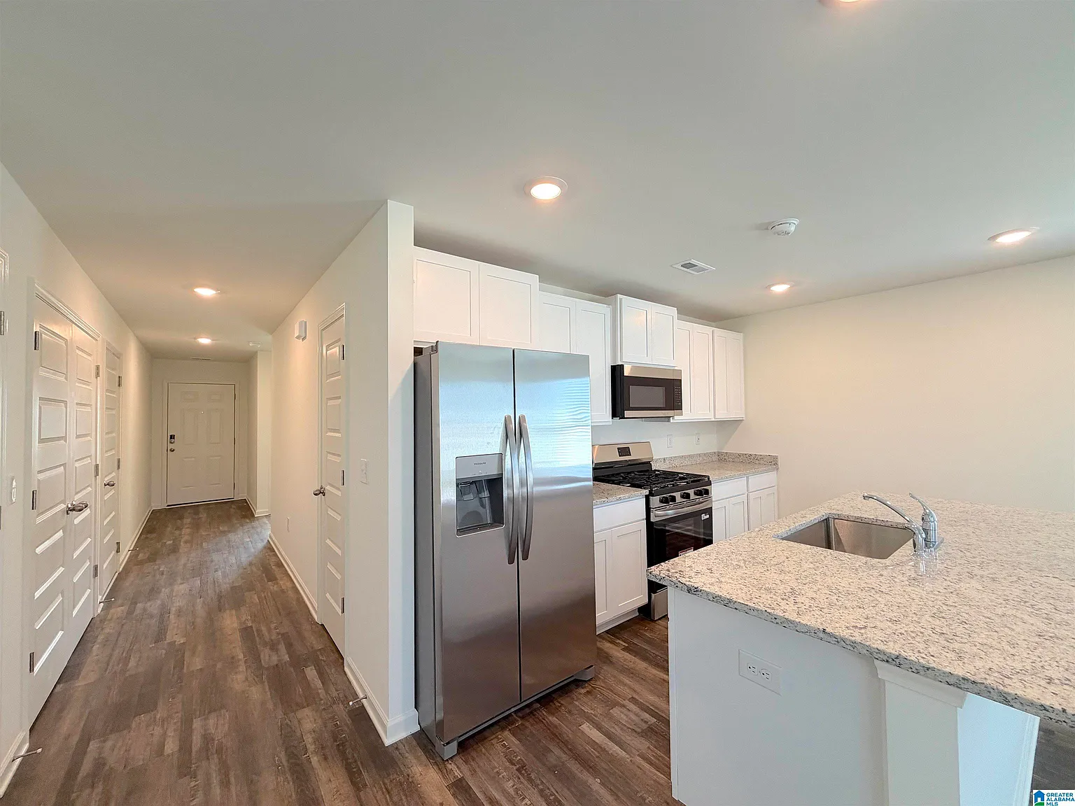 3 bed, 2.0 bath, 1272 sqft, $1,699 — Photo 4