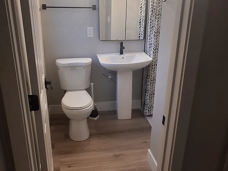 1001 Egan Dr — Photo 4