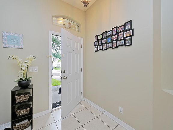 3rd image of 266 BROOKCHASE Lane W