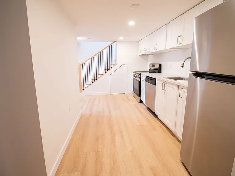58 Churchill Ave — Photo 6