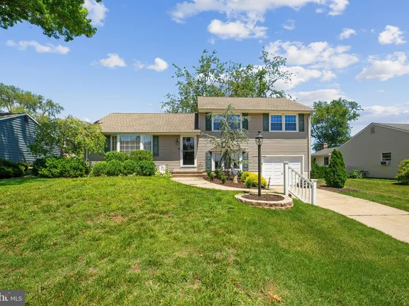 204 Dickens Dr, Delran, NJ 08075