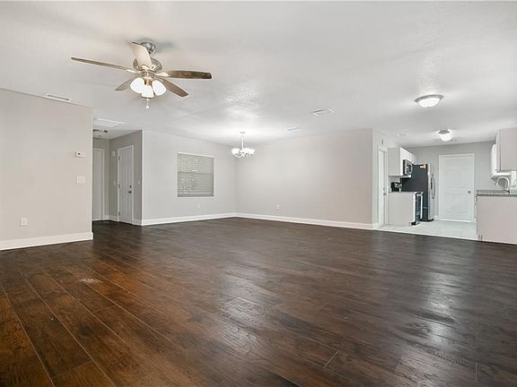 4th image of 4315 E Pine Hill Cir