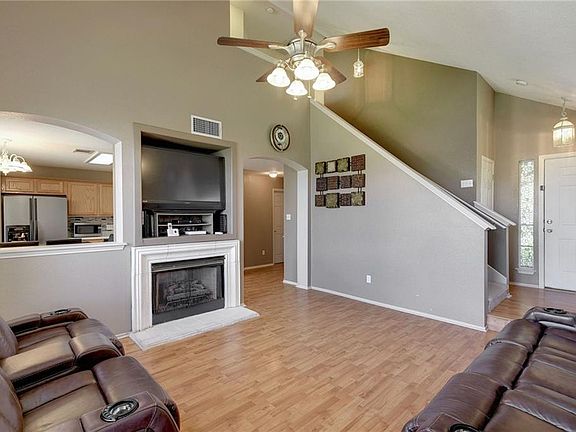 4th image of 17408 Valentine Dr