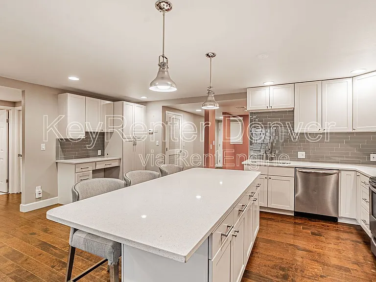 800 N Pearl St #202 — Photo 1