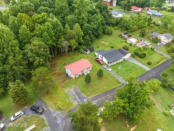 3rd image of 114 Poplar Dr