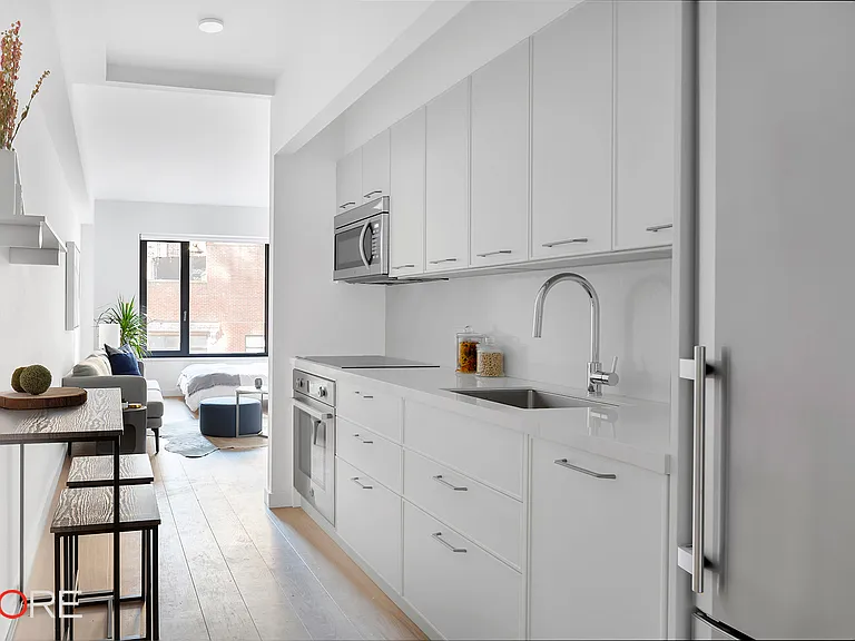 211 W 29th St #10A — Photo 4