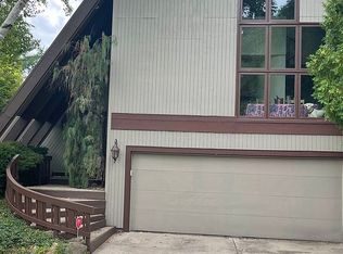 8 Brookshire Grn, Bloomington, IL 61704