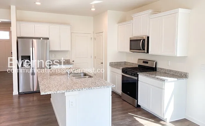5 bed, 3.0 bath, 2652 sqft, $2,945 — Photo 4