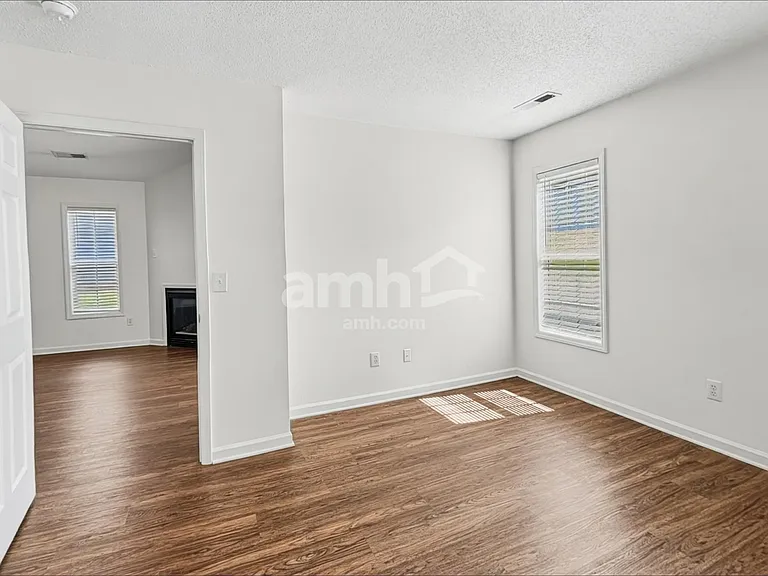115 Bristol View Cir — Photo 10