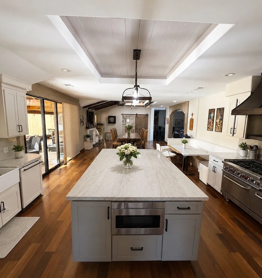 7 bed, 5.5 bath, 4779 sqft, $22,500 — Photo 1