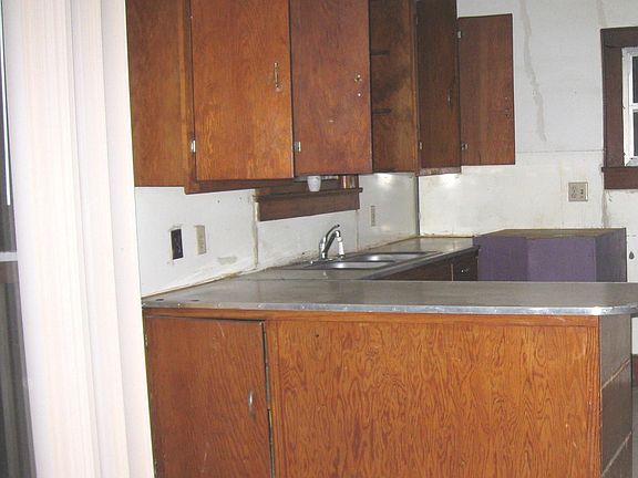 4th image of 4612 Island Home Pike