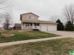 1804 Augusta Dr, Vermillion, SD 57069