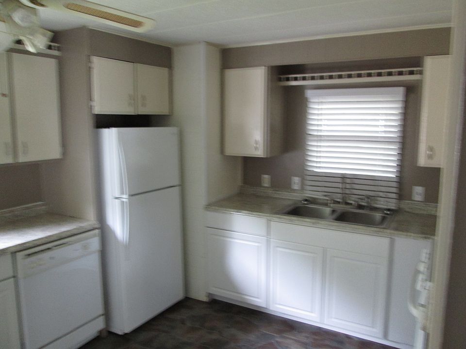 2nd image of 1628 Eleanor Dr