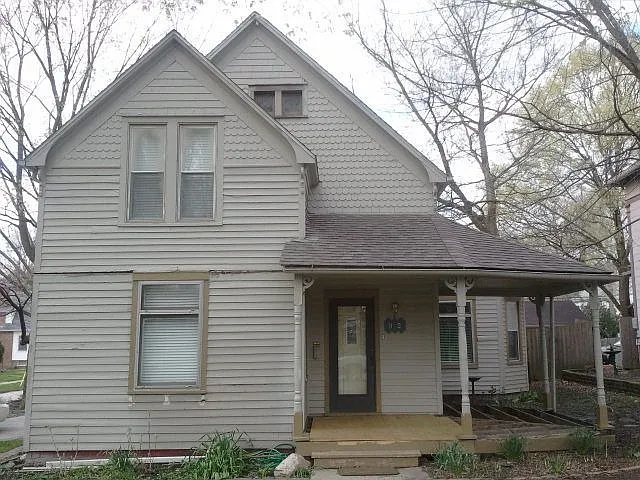 922 W Church St photo 1