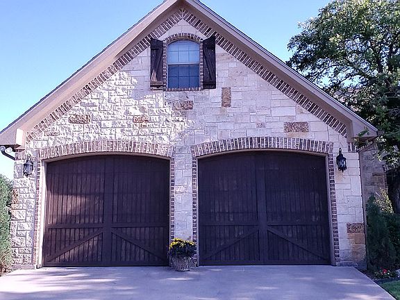 3rd image of 2304 Fair Oaks Dr