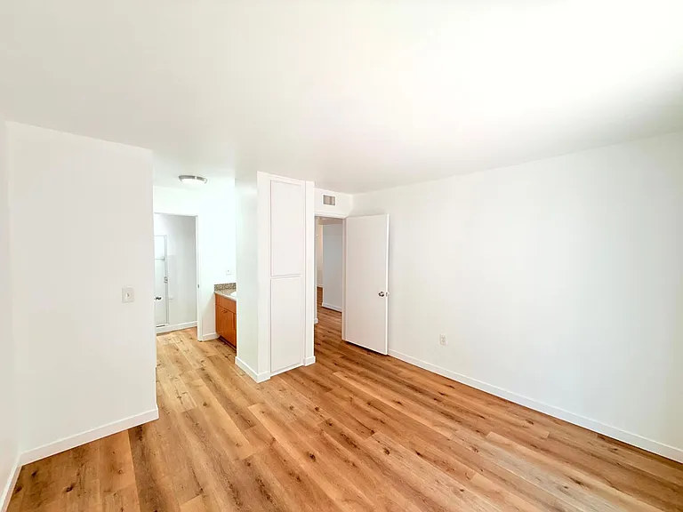 1059 Western Avenue — Photo 19