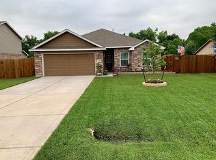 7130 Fox Run Dr, Angleton, TX 77515