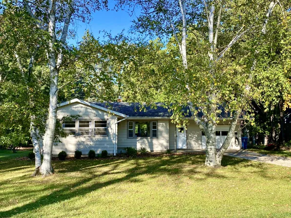 114 Mixer St, Douglas, MI 49406