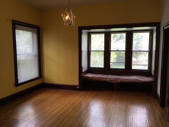 2nd image of 860 N Emerson St APT 2