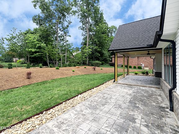 4th image of 221 Tahlequah Dr
